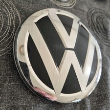 Original VW Caddy 2K VW Zeichen Emblem Logo vorn Kühlergrill 2K5853601A JZA