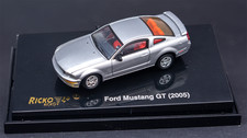 Ricko (Busch) 1:87 Ford Mustang GT (2005) in Minivitrine