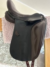 Dressur Sattel Breit und Kurze