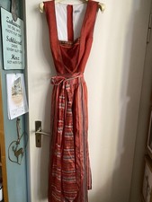 Hochwertiges Leinendirndl mit