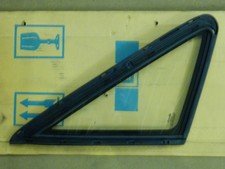 90196969 Opel Kadett E, Stufenheck, Scheibe, Seitenwandfenster mit Gummidichtung
