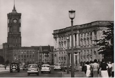 Foto Oldtimer in Ost-Berlin: VW T1 "Bulli" der westlichen Militärmission ~1963