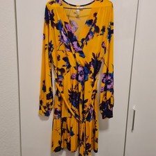 Schönes auffälliges Kleid