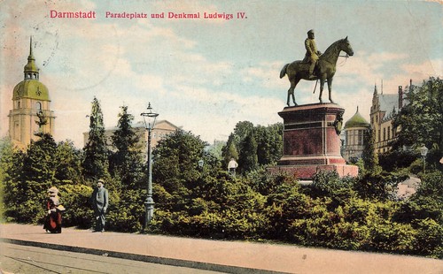Paradeplatz und denkmal - paradeplatz,