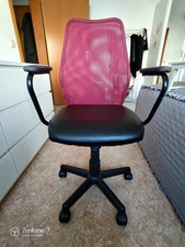 Roter Bürostuhl Mit Sitzbezug und gepolsterter Armlehne 