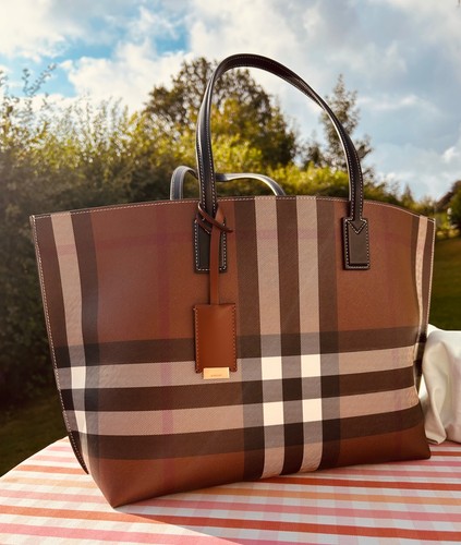 Burberry tote bag - burberry,