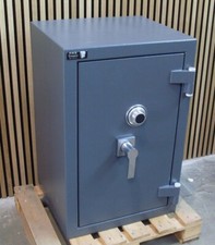 Uhrenbeweger Tresor Zahlenschloß Uhren Wertschutzschrank ECBS Grad 4 Safe 436 Kg