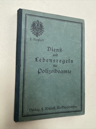 Der polizeibeamte dienst - der,