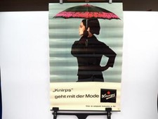 Knirps geht mit der Mode Taschenschirm Regenschirm Original Plakat 1970/80er J.