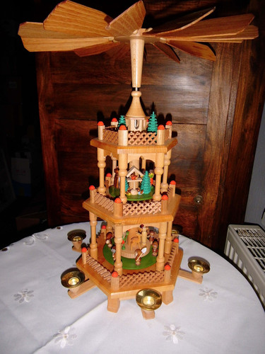 Weihnachtspyramide pyramide - weihnachtspyramide,,