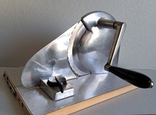 Brotschneidemaschine manuell
