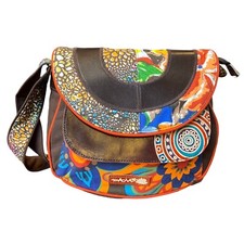 Boho Umhängetasche, Kunstleder, Buntes Blumenmuster, Braun mit Orange Akzenten,