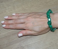 * ATEMBERAUBEND * GRÜNER MAGNESIT EDELSTEIN ELASTISCHES ARMBAND KLEINES HANDGELENK 6" NEU QVC