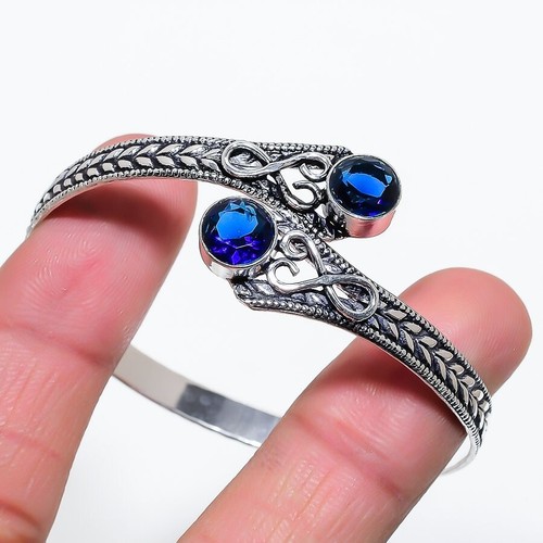 Handgefertigter blauer