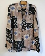 Schwarz-braun gemustertes