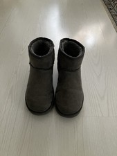 graue kurze Uggs Gr. 38