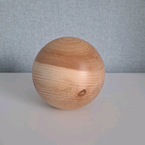 Gedrechselte holzkugel aus - gedrechselte,