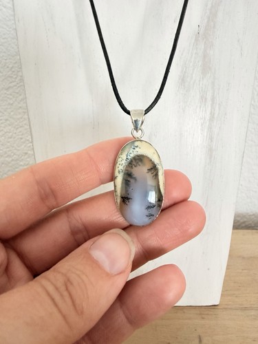 Wunderschöner dendritenopal - wunderschöner,