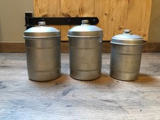 sehr alte Blechgefäße mit
