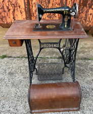 Singer / antike Nähmaschine / Modell C 341150 / schweres Gestell / mit Abdeckung