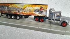 Herpa  1:87  US TRUCK  Kenworth  Koffersattelzug   " Weihnachten "    ohne OVP