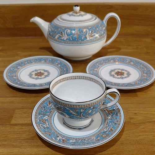 Wedgwood bone china - x,