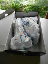 Nike LeBron XIII XMas in Größe 43 im Originalkarton sehr guter Zustand