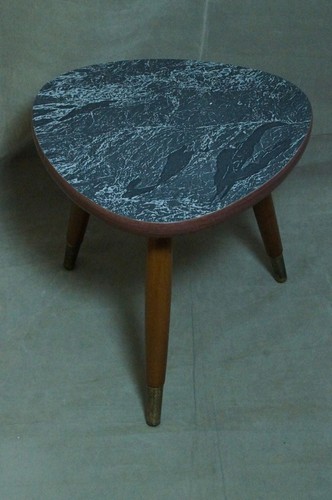 Blumenhocker nierentisch - blumenhocker,