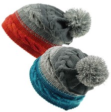 Bommelmütze mit Zopfmuster in