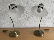 2 Nachttischlampen, wahrscheinlich Messing, Glasschirm
