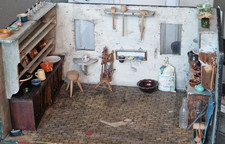 antike Puppenküche alte Puppenstube mit Regalen und viel Zubehör