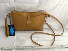 Handtasche Italienisches Design Farbe Hellbraun Modisch Kleine Ausführung Top 