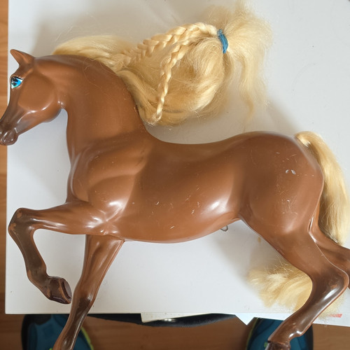 Pferd aus kunststoff braun - pferd,