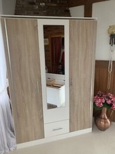 Kleiderschrank