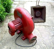 Schmiede Esse / Feldschmiede mit Motor