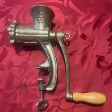 Alter manueller Fleischwolf