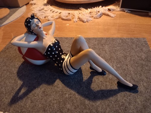 Frau liegend badeanzug deko - liegend, im