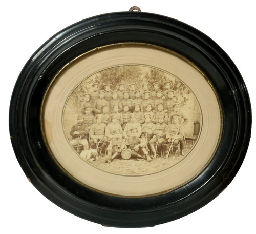 Alter schwarzer ovaler