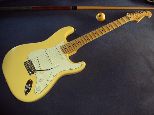 Scalloped fender player strat - scalloped,