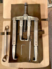 2-Arm Abzieher Fabrikat Kukko mit 2 Paar Haltearmen°