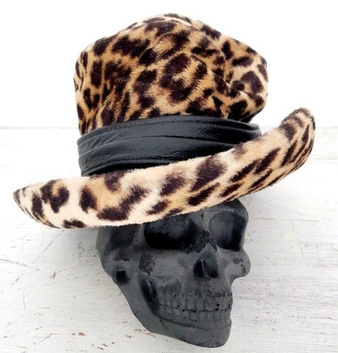 Bucket hut leo - bucket,
