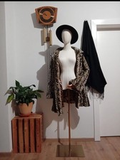 Extravaganter Leopardenmantel