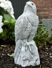 Steinfigur Falke Frostfest