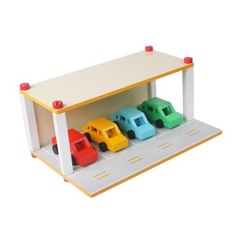 Holzparkplatz mit auto - holzparkplatz,