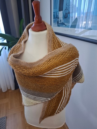 Handgestricktes dreieckstuch - handgestricktes,