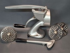 Minna Küchenmaschine Reibe mit Saugfuß