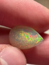 Welo Opal facettiert 2,8 ct mit Feuer