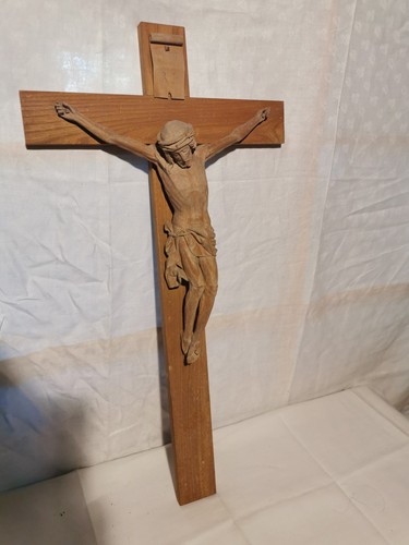 Altes holzkreuz geschnitzt - geschnitzt,