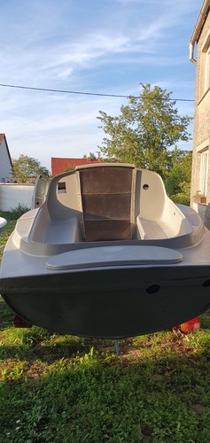 Kajütboot mit trailer - kajütboot,