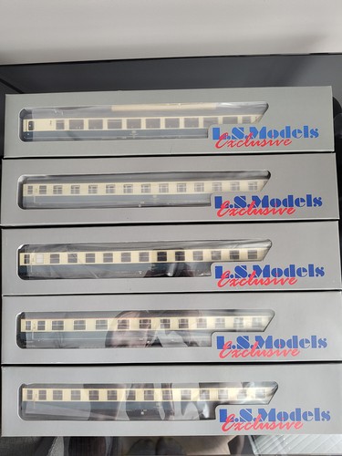 Models exclusive - l.s.,